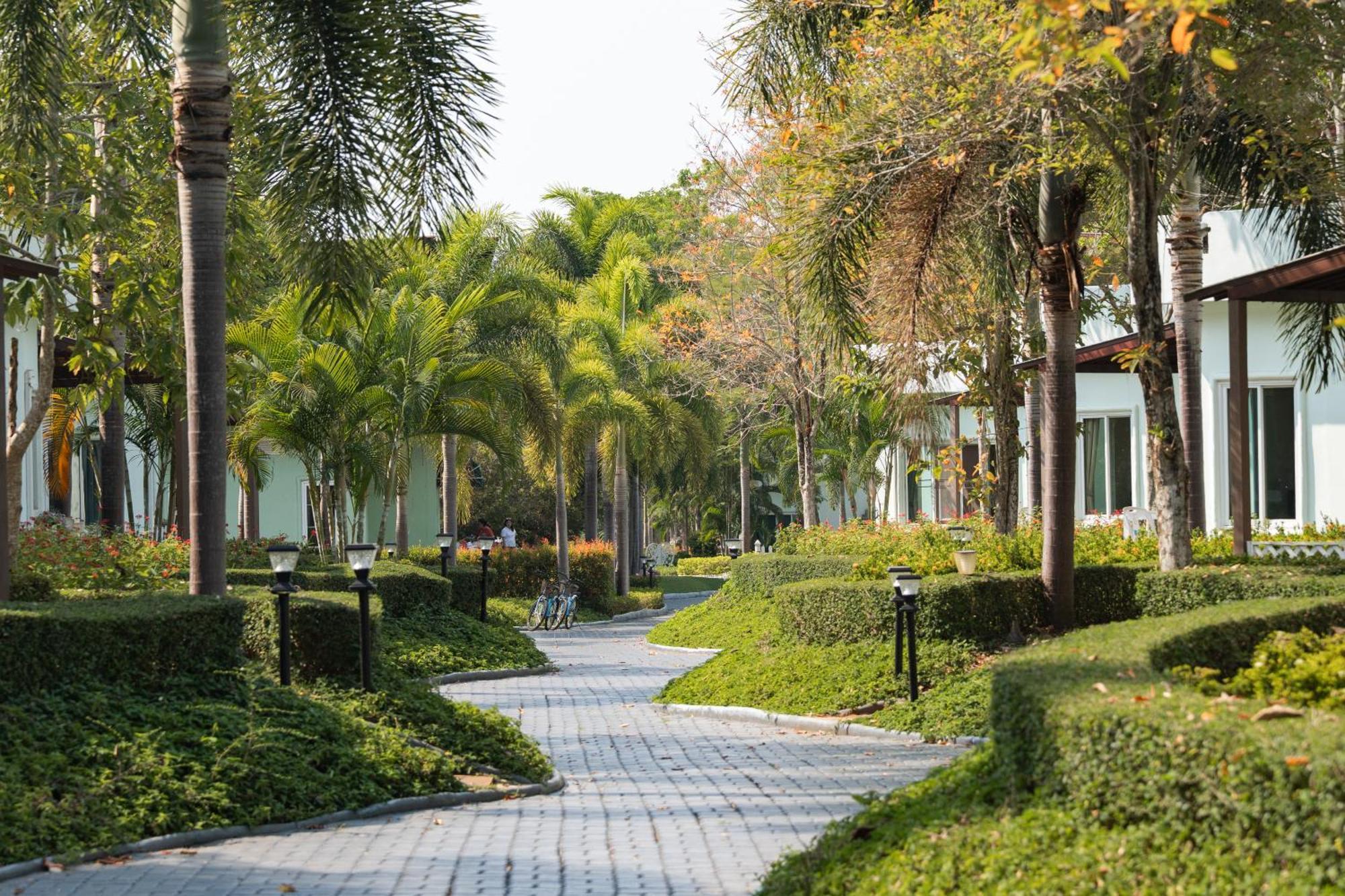 Villa Reina Resort Nong Nam Daeng Екстер'єр фото