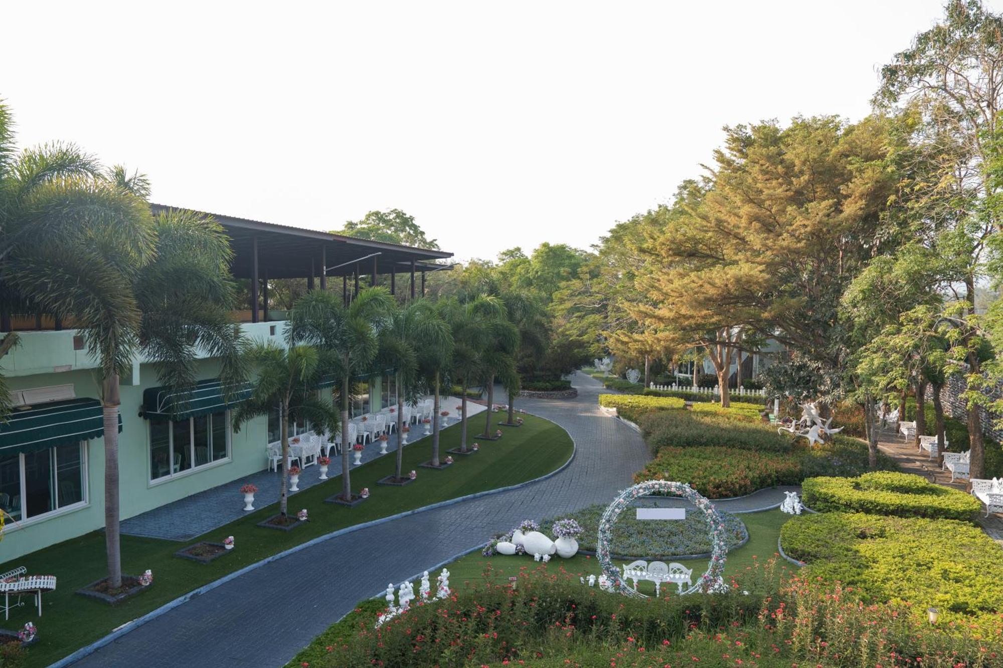 Villa Reina Resort Nong Nam Daeng Екстер'єр фото