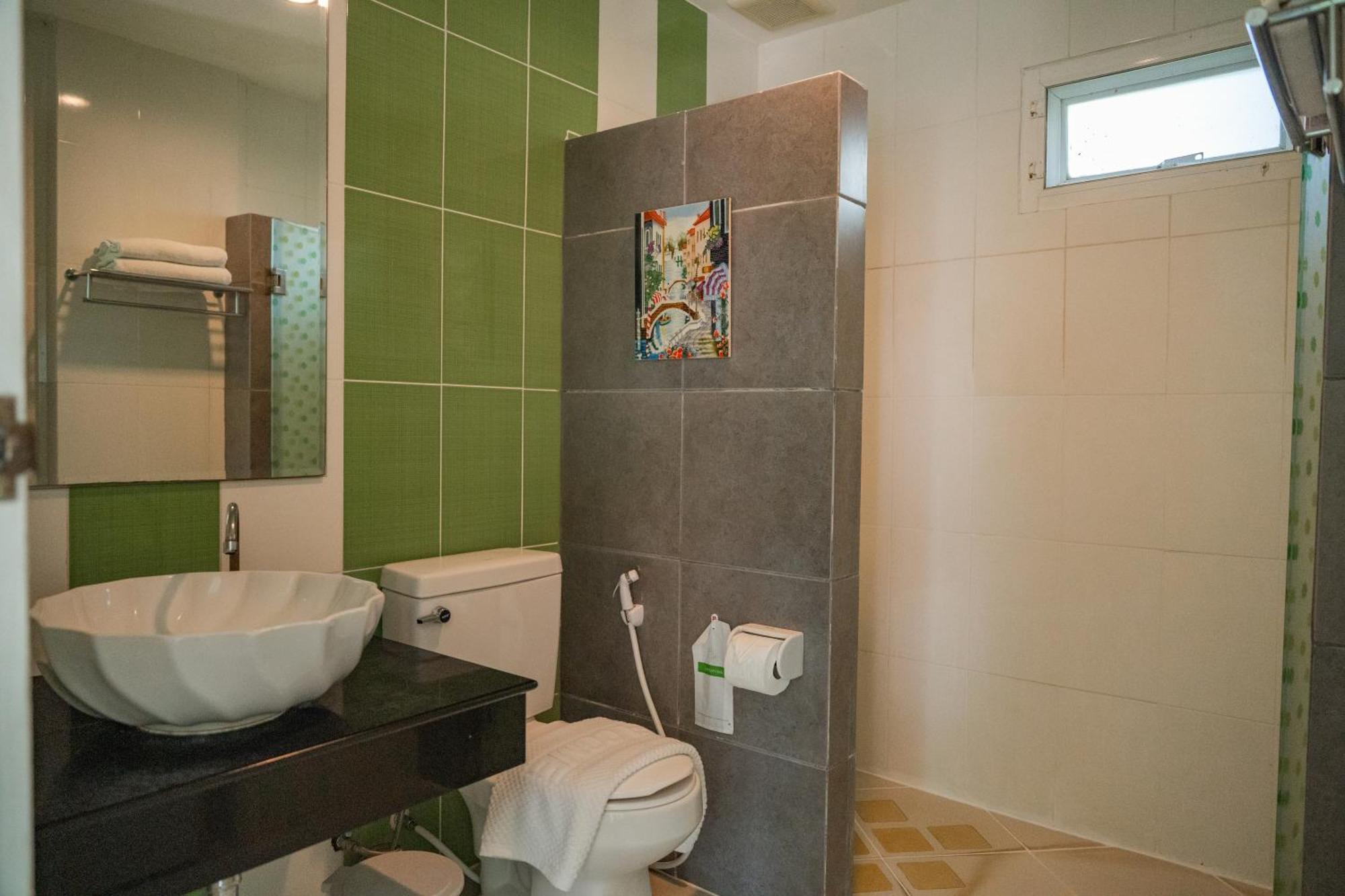 Villa Reina Resort Nong Nam Daeng Екстер'єр фото