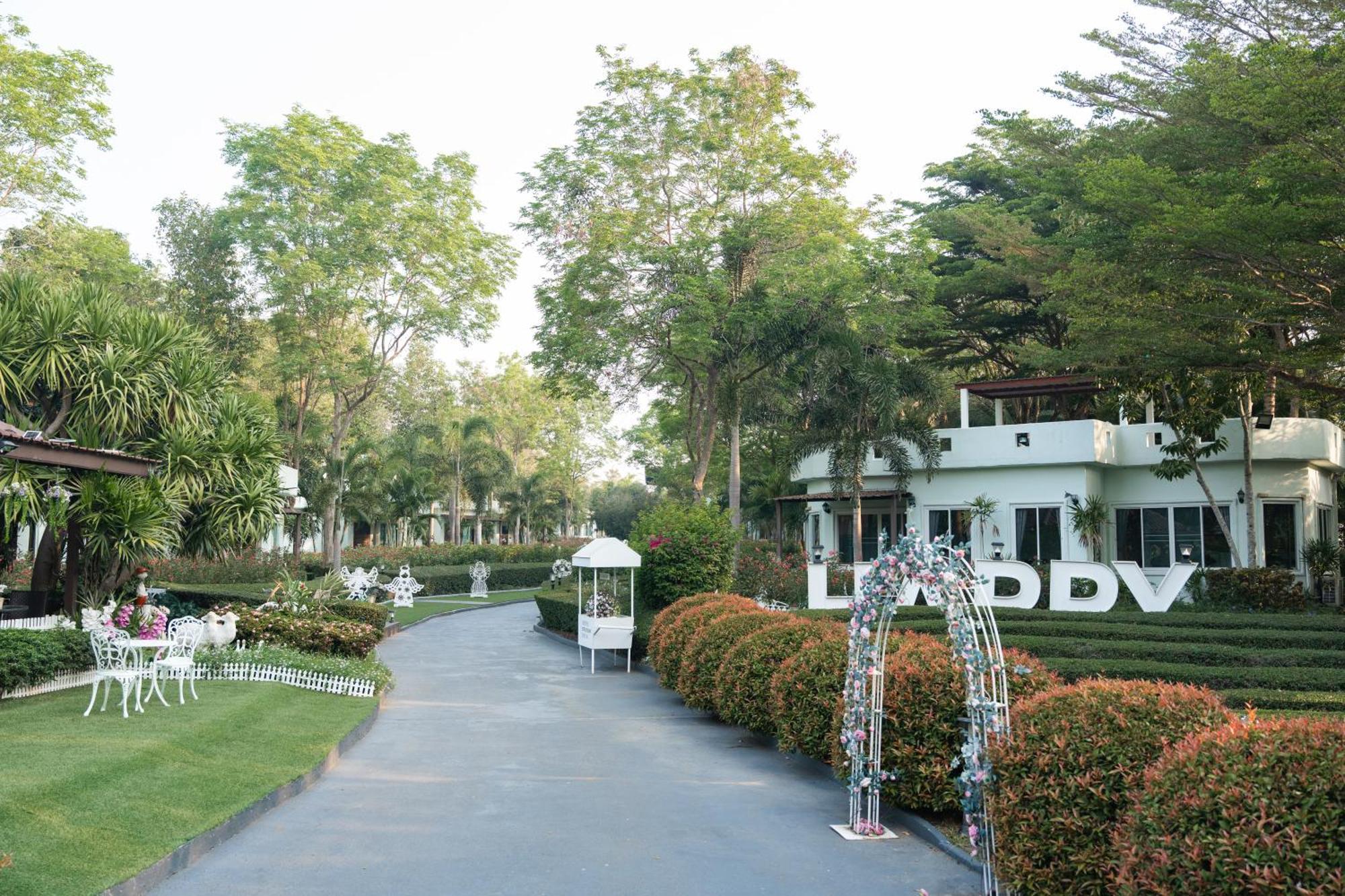 Villa Reina Resort Nong Nam Daeng Екстер'єр фото